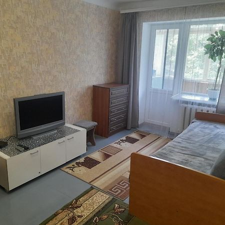 Квартира Біля Парку На Княгині Ольги 13 リウネ エクステリア 写真