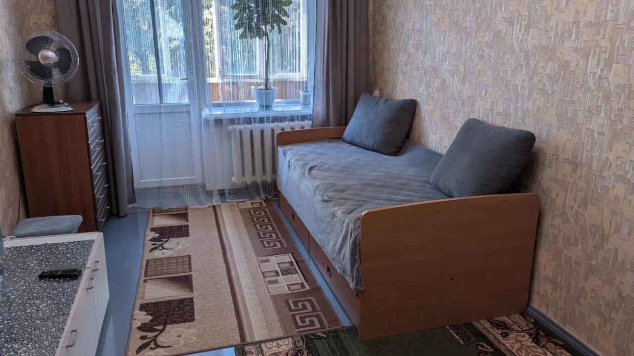 Квартира Біля Парку На Княгині Ольги 13 リウネ エクステリア 写真